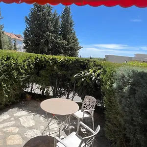 https://studio-avec-terrasse-vence.fr-provencehotel.com