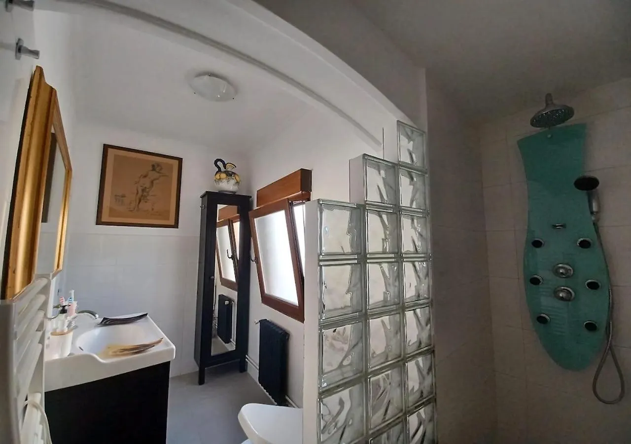Habitaciones En El Atico De Tona Mirando A La Bahia De Santander 0*,