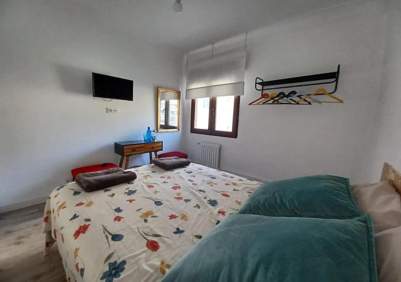 Habitaciones En El Atico De Tona Mirando A La Bahia De Santander Homestay